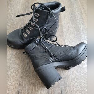 Black Nobo Womens Boots, Size 7.5W. Chunky Heel 90s Y2k Style Combat Boot